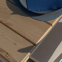 Viadurini in the Garden Gartentische Aus Teakholz-Gartentisch aus massivem Kiefernholz mit Metallfuß - Medino