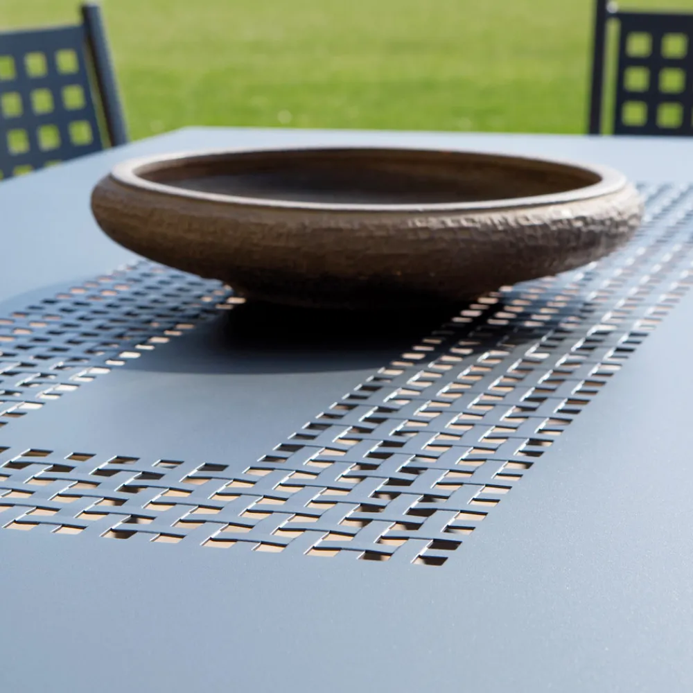 Viadurini in the Garden Gartentische Fest-Gartentisch aus verzinktem Stahl, hergestellt in Italien – Blair