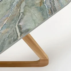 Viadurini in the Garden Gartentische Fest|Gartentische Aus Teakholz-Gartentisch mit Holzsockel und Royal Peacock-Keramikplatte - Infinity