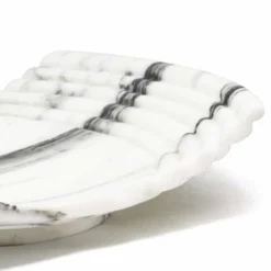 Viadurini Kitchen Küchenzubehör-Gebogenes dekoratives Tablett aus Arabescato-Marmor Made in Italy - Clifton