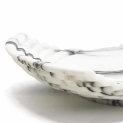 Viadurini Kitchen Küchenzubehör-Gebogenes dekoratives Tablett aus Arabescato-Marmor Made in Italy - Clifton