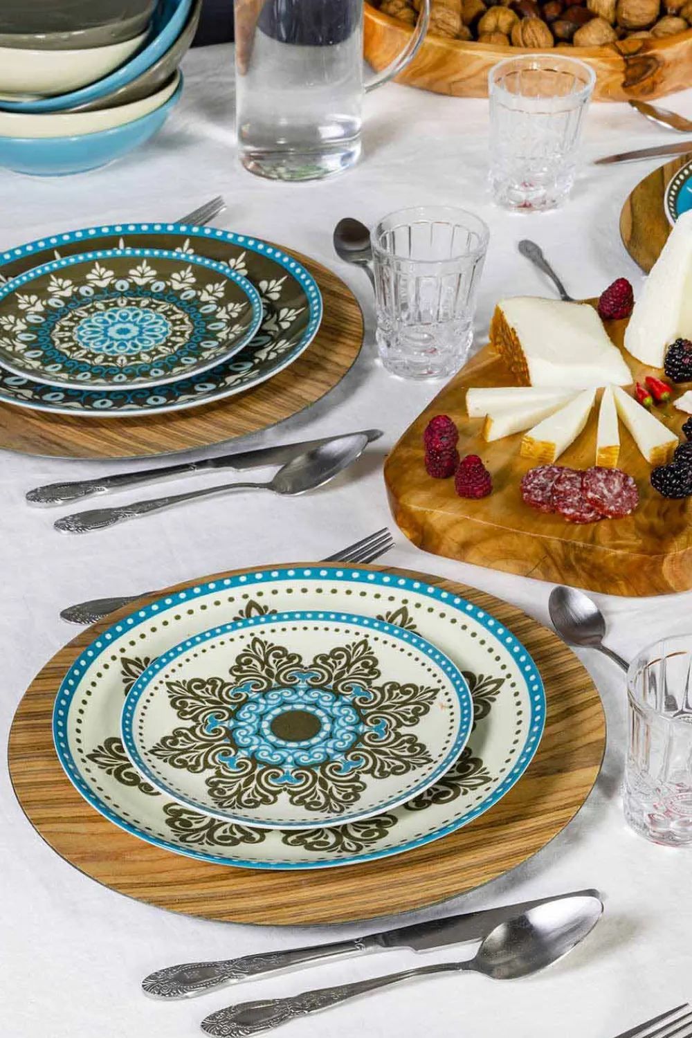 Viadurini Kitchen Teller Set-Gefärbtes Porzellangeschirr Set 18 Stück - Eivissa