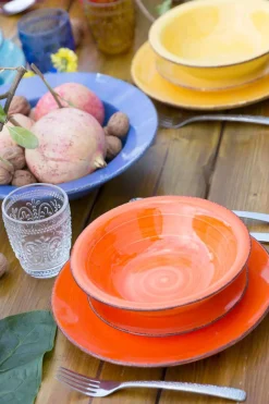 Viadurini Kitchen Teller Set-Geschirr mit farbigen Tellern 18 Stück in modernem Steinzeug - Abruzzen