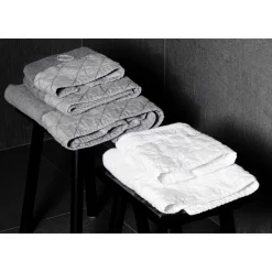 Viadurini Textile Handtücher-Gesichtstuch aus weißem Baumwollfrottier mit geometrischem Dekor - Gimmy