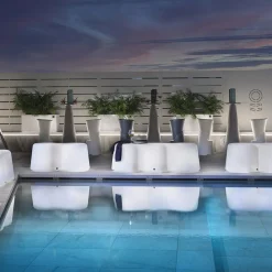 Viadurini in the Garden Lichtmöbel-Gewellte Außenbank aus Polyethylen Made in Italy - Brenda