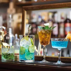 Viadurini Kitchen Italienisches Kristallgeschirr-Glas mischen mit exzentrischer Dekoration Luxus Design 4 Stück - Destino