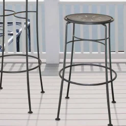 Viadurini in the Garden Outdoor Hocker-Handgefertigter Gartenhocker aus Eisen mit Fußstütze Made in Italy - Sireo