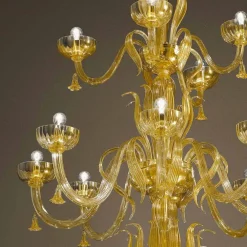 Viadurini Lighting Klassische Kronleuchter-Handgefertigter venezianischer Kronleuchter aus Glas und Gold mit 28 Lichtern Made in Italy - Regina