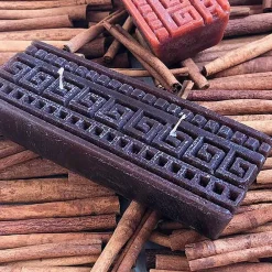 Viadurini Handmade Candles Duftkerzen-Handgemachte rechteckige Zimt-Duftkerze Made in Italy - Alissa