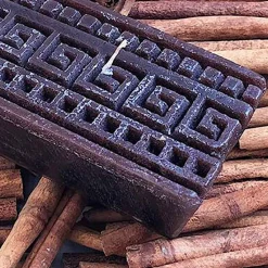 Viadurini Handmade Candles Duftkerzen-Handgemachte rechteckige Zimt-Duftkerze Made in Italy - Alissa