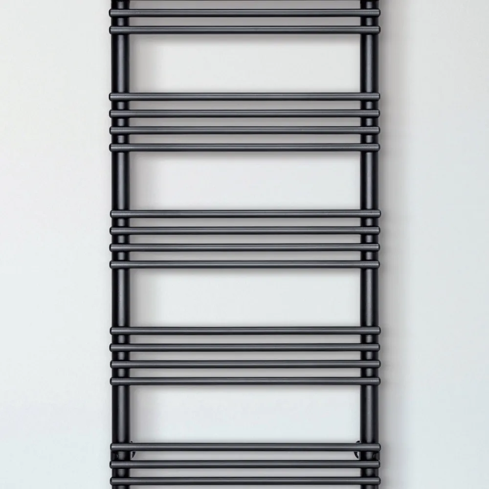 Viadurini Radiators Handtuchheizkörper Elektrisch-Handtuchwärmer aus Stahl mit elektrischem System, hergestellt in Italien – Rum