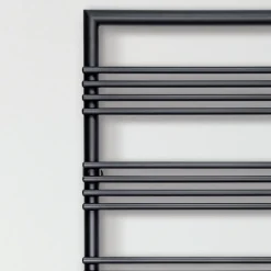 Viadurini Radiators Handtuchheizkörper Elektrisch-Handtuchwärmer aus Stahl mit elektrischem System, hergestellt in Italien – Rum