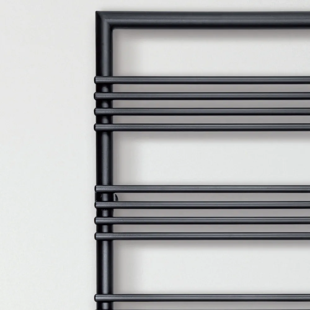 Viadurini Radiators Handtuchheizkörper Elektrisch-Handtuchwärmer aus Stahl mit elektrischem System, hergestellt in Italien – Rum