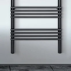 Viadurini Radiators Handtuchheizkörper Elektrisch-Handtuchwärmer aus Stahl mit elektrischem System, hergestellt in Italien – Rum