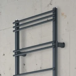 Viadurini Radiators Handtuchheizkörper Elektrisch-Handtuchwärmer mit elektrischem System aus Stahl, hergestellt in Italien – Ananas