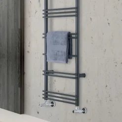 Viadurini Radiators Hybrid Heizkörper-Handtuchwärmer mit gemischtem System aus Stahl, hergestellt in Italien – Ananas