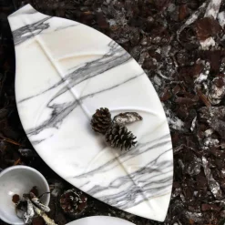 Viadurini Kitchen Küchenzubehör-Herzstück aus Arabescato-Marmor mit Blattform Made in Italy - Treviso