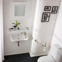Viadurini Bathroom Keramikwaschbecken-Hängendes Handwaschbecken aus Keramik im klassischen Design, hergestellt in Italien - Nausica
