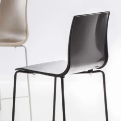 Viadurini Living Küchenhocker-Hoch stapelbarer Polypropylen-Hocker mit Metallbasis, 2 Stück - Kiara