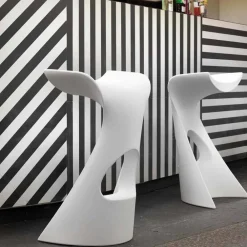 SLIDE Outdoor Hocker-Hoher farbiger Hocker Koncord für den Außen- / Innenbereich, hergestellt in Italien