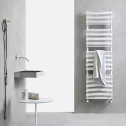 Viadurini Radiators Handtuchheizkörper Wasser-Hydraulischer Badhandtuchwärmer mit vertikalem Design aus Stahl 1013 W - Griffin