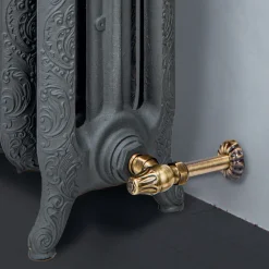 Viadurini Radiators Heizkörper-Hydraulischer Gusseisenheizkörper mit 3 verzierten Säulen – Vanillin