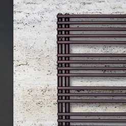 Viadurini Radiators Handtuchheizkörper Wasser-Hydraulischer Handtuchwärmer aus Kohlenstoffstahl, hergestellt in Italien – Sauerkirschen