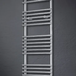 Viadurini Radiators Handtuchheizkörper Wasser-Hydraulischer Handtuchwärmer aus satiniertem Stahl, hergestellt in Italien – Peel