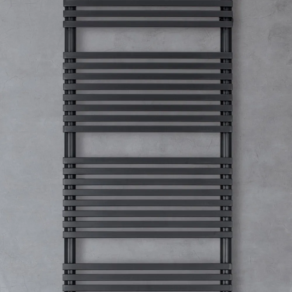 Viadurini Radiators Handtuchheizkörper Wasser-Hydraulischer Handtuchwärmer aus Stahl mit tiefschwarzer Oberfläche, hergestellt in Italien – Brownies