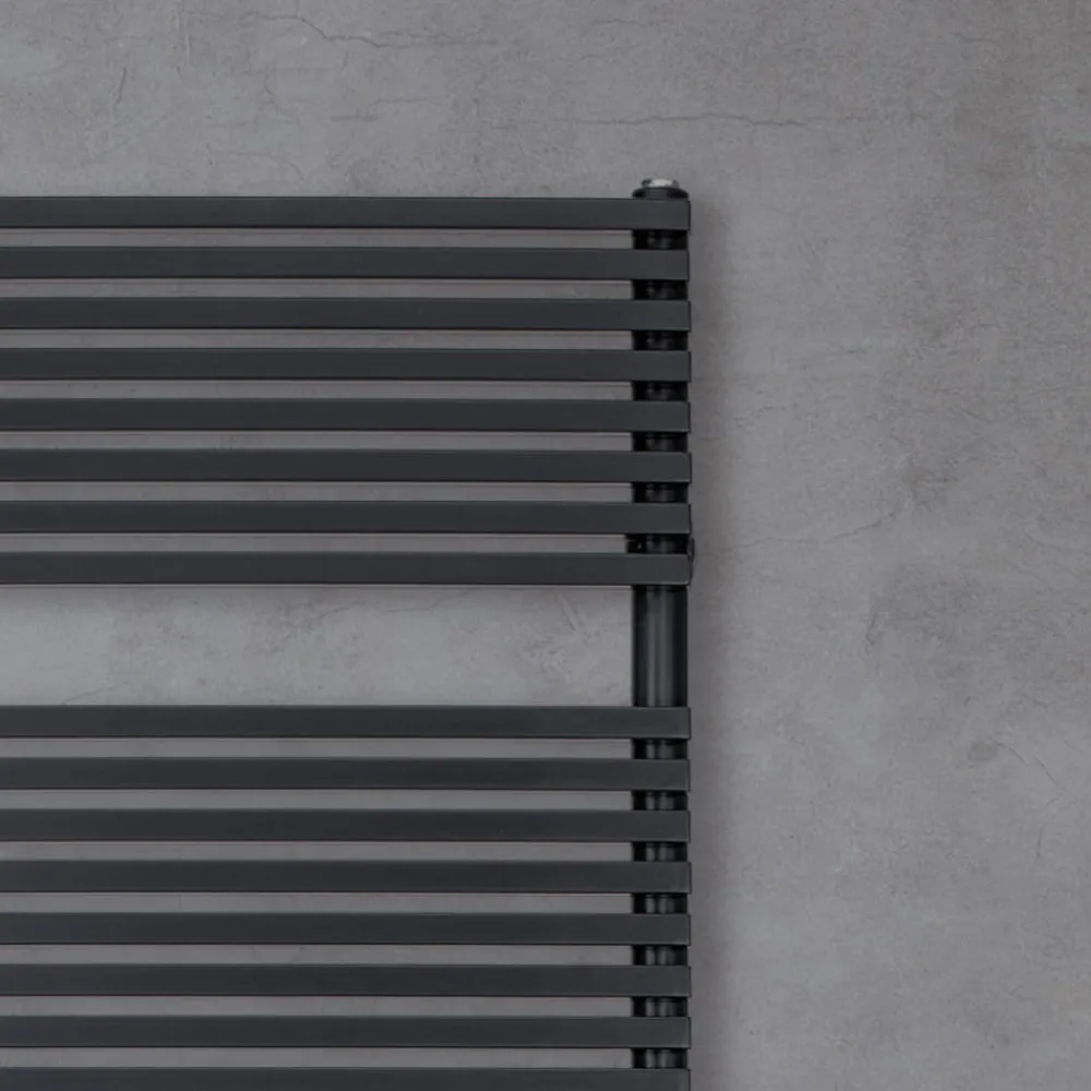 Viadurini Radiators Handtuchheizkörper Wasser-Hydraulischer Handtuchwärmer aus Stahl mit tiefschwarzer Oberfläche, hergestellt in Italien – Brownies