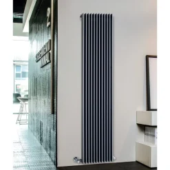 Viadurini Radiators Heizkörper Hydraulisch-Hydraulischer Heizkörper mit doppelter Reihe flacher Elemente, hergestellt in Italien – Mazedonien