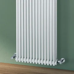 Viadurini Radiators Heizkörper Hydraulisch-Hydraulischer Heizkörper mit dreifacher Serie vertikaler Elemente, hergestellt in Italien – Cenci