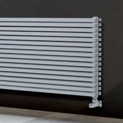 Viadurini Radiators Heizkörper Hydraulisch-Hydraulischer Heizkörper mit doppelten Elementen mit quadratischem Querschnitt, hergestellt in Italien – Himbeere