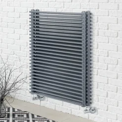 Viadurini Radiators Heizkörper Hydraulisch-Hydraulischer Stahlheizkörper mit drei Abschnitten von Made in Italy Elements – Ciambella