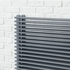 Viadurini Radiators Heizkörper Hydraulisch-Hydraulischer Stahlheizkörper mit drei Abschnitten von Made in Italy Elements – Ciambella