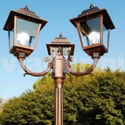Viadurini Lighting Gartenlampion-Klassischer Outdoor-Laternenpfahl mit drei Lichtern, hergestellt in Italien, Aquilina