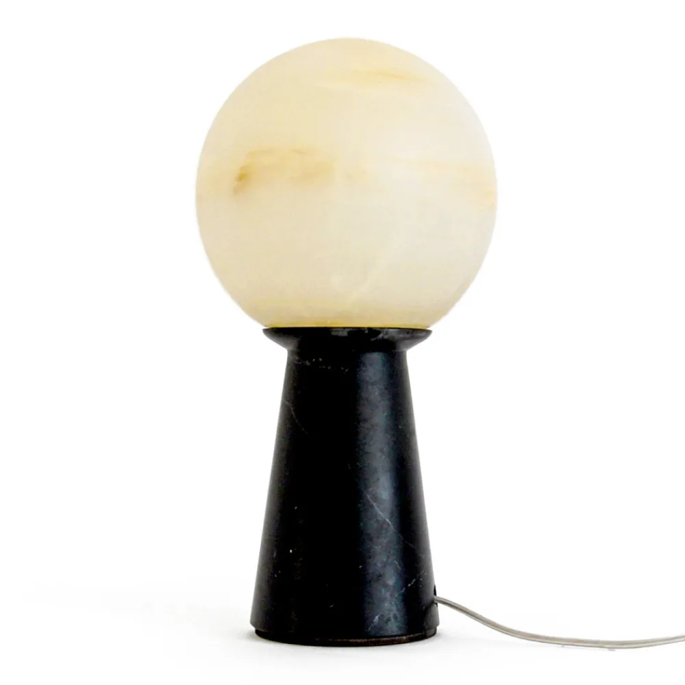 Viadurini Lighting Moderne Tischlampen-Konische Lampe mit weißer Kugel und Marmorsockel Made in Italy - Tobio