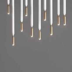 Viadurini Lighting Moderne Kronleuchter-Kronleuchter mit 10 LED-Leuchten aus lackiertem Metall und verstellbaren Kabeln – Lärche