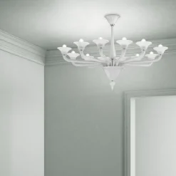 Viadurini Lighting Moderne Kronleuchter-Kronleuchter mit 12 Lichtern aus weißem venezianischem Glas und verchromtem Metall - Ismail