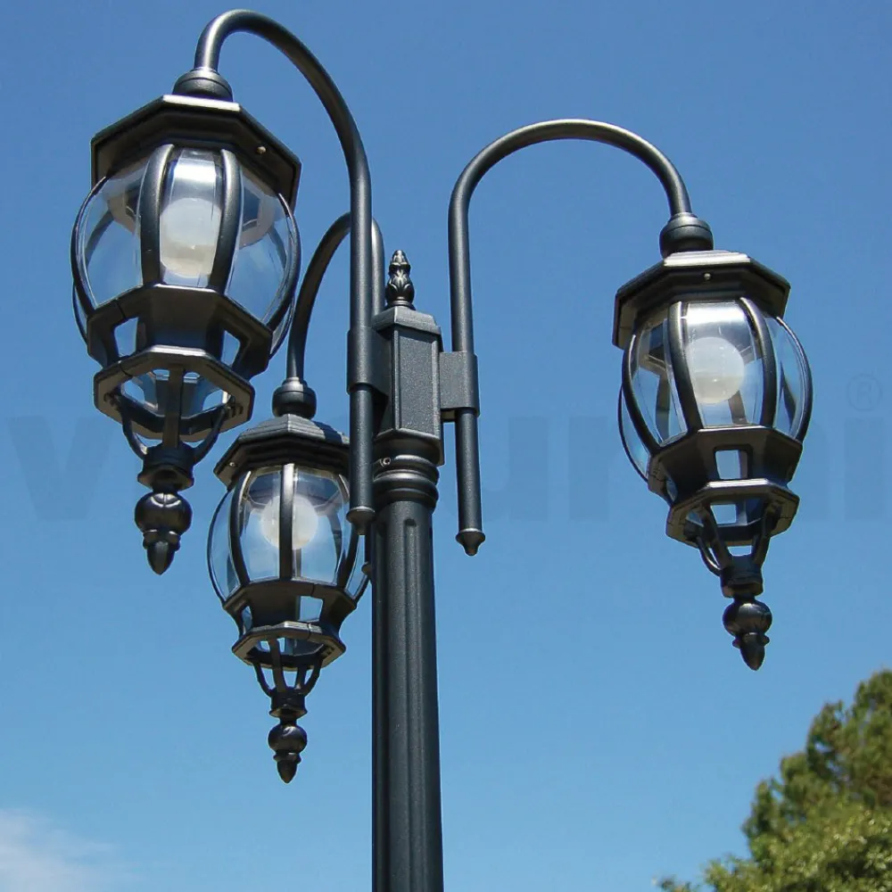 Viadurini Lighting Gartenlampion-Laternenpfahl mit 3 Lichtern im Vintage-Stil aus anthrazitfarbenem Aluminium, hergestellt in Italien – Empire