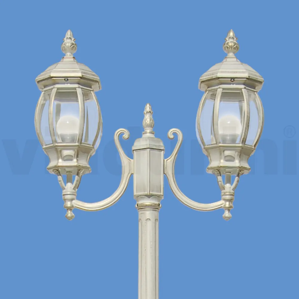 Viadurini Lighting Gartenlampion-Laternenpfahl mit 2 Lichtern im Vintage-Stil aus weißem Aluminium, hergestellt in Italien – Dodo