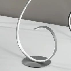 Viadurini Lighting Moderne Stehlampen-LED-Stehlampe mit Design-Klack lackierter Metallstruktur