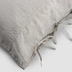 Viadurini Textile Kissenbezüge-Leichter Kissenbezug aus Kreide oder Retro-Leinen mit quadratischen Schnürsenkeln - Prisco