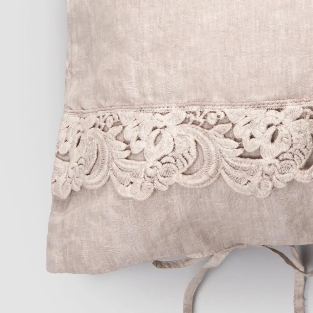 Viadurini Textile Kissenbezüge-Leinen Kissenbezug mit Armonia Spitze und Staub oder Rücken Schnürsenkel - Masone