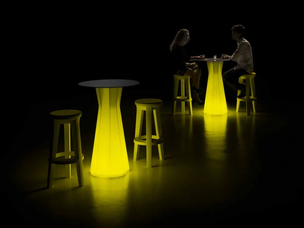 Viadurini in the Garden Lichtmöbel|Garten Beistelltisch-Leuchtender Tisch im Freien mit LED-Sockel und HPL-Platte Hergestellt in Italien - Tinuccia