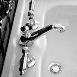 Viadurini Taps Waschbeckenarmaturen-3-Loch-Waschtischbatterie mit Hebeln im klassischen Stil aus handgefertigtem Messing - Noriana