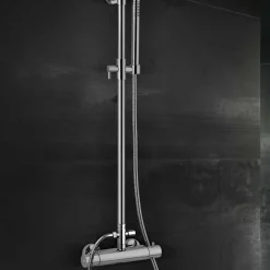 Viadurini Taps Duschsäulen-Messing-Duschsäule mit rundem ultradünnen Duschkopf Made in Italy - Merio