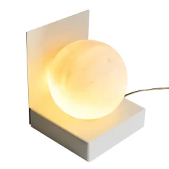 Viadurini Lighting Design Tischlampen-Metalllampe mit weißer Kugel aus Satinmarmor Made in Italy - Issei