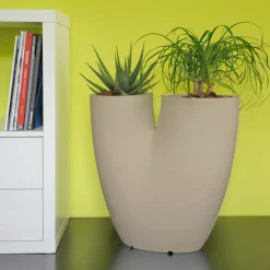 Viadurini in the Garden Gartenideen-Moderne farbige Gartenvase aus Polyethylen Made in Italy - Flowes