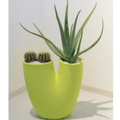 Viadurini in the Garden Gartenideen-Moderne farbige Gartenvase aus Polyethylen Made in Italy - Flowes